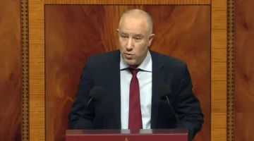 اتهام برلماني.. إبراهيمي يهاجم الحكومة بسبب التواطؤ مع كبار التجار ضد الفلاحين